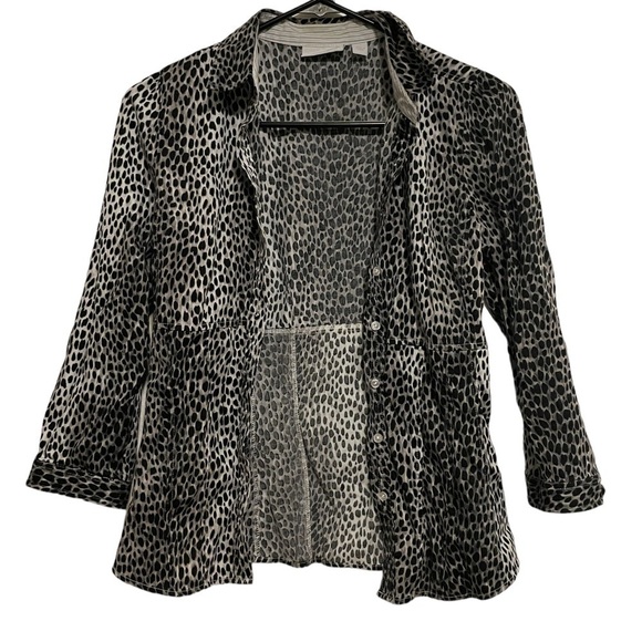 New York & Company Quarter Length Button Up Animal Print Shirt Size XS - Picture 3 of 4